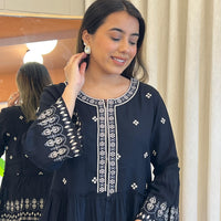 Latest Black Short Top for Women β Stylish, Modern & Easy-to-Style Fashion
