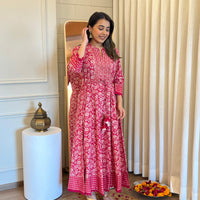Pink Anarkali Dress for Women – A Perfect Blend of Tradition & Modern Fashion