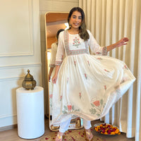 Latest White Anarkali for Women β Stylish Ethnic Wear for Festive & Wedding Looks