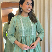 Green Short Top for Women – Elegant and Classy Fashion for Work and Evening Wear