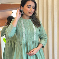 Green Short Top for Women – Elegant and Classy Fashion for Work and Evening Wear