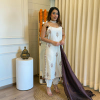 Premium White Dupatta Set for Women – Traditional Look with a Modern Twist