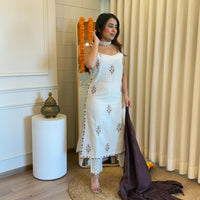 Premium White Dupatta Set for Women – Traditional Look with a Modern Twist