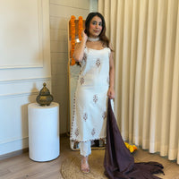 Premium White Dupatta Set for Women – Traditional Look with a Modern Twist