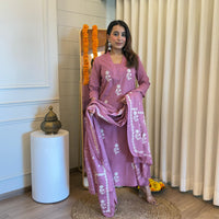 Stylish Women’s Pink Dupatta Set – Traditional Outfit with Modern Appeal