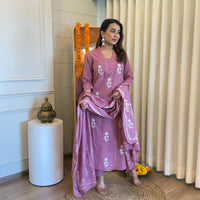 Stylish Women’s Pink Dupatta Set – Traditional Outfit with Modern Appeal
