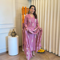 Stylish Women’s Pink Dupatta Set – Traditional Outfit with Modern Appeal
