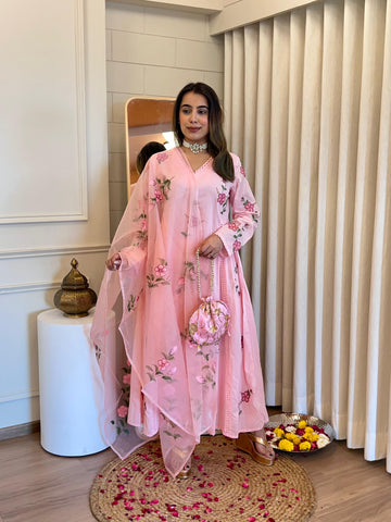 Exclusive Pink Dupatta Set for Women – A Traditional Yet Modern Outfit Choice