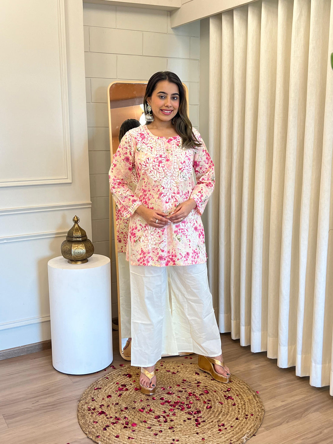 Elegant Floral Pink Short Top for Women – Chic & Comfortable Everyday Wear