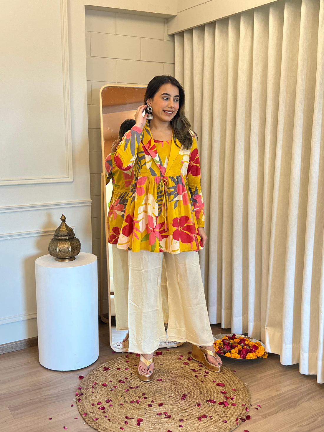 Latest Yellow Short Top for Women – Chic, Modern & Easy-to-Style Western Wear