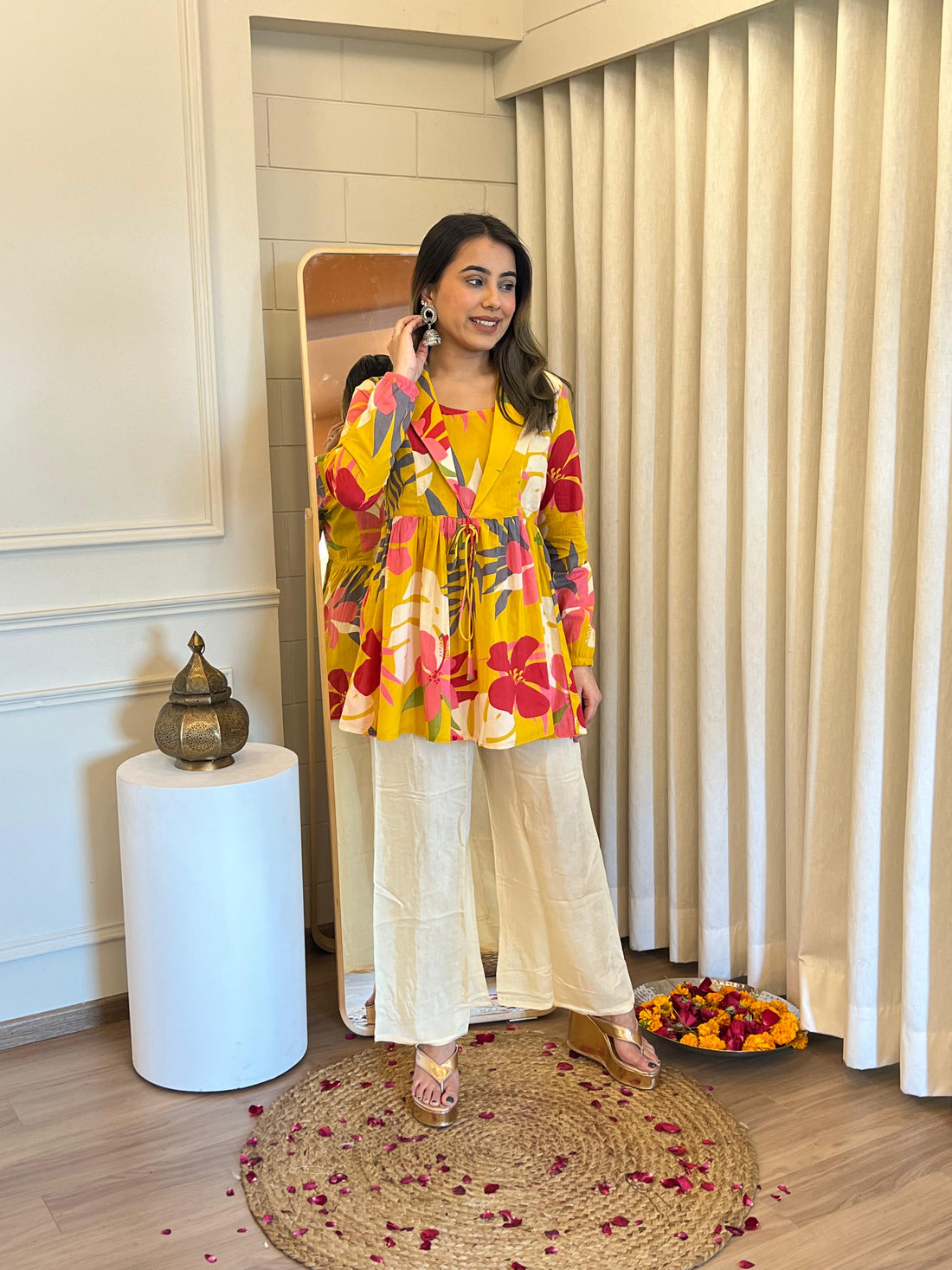 Latest Yellow Short Top for Women – Chic, Modern & Easy-to-Style Western Wear