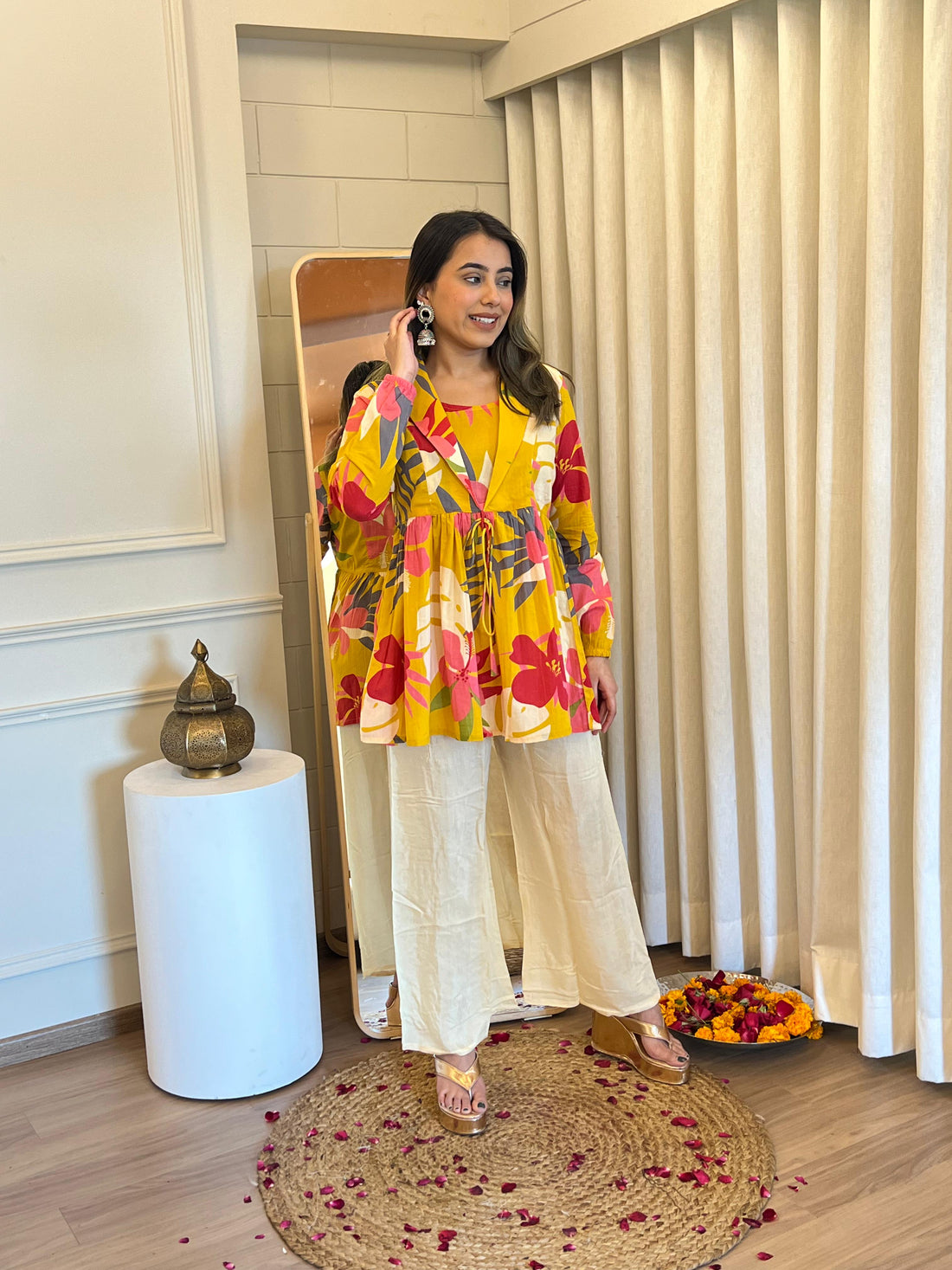 Latest Yellow Short Top for Women – Chic, Modern & Easy-to-Style Western Wear