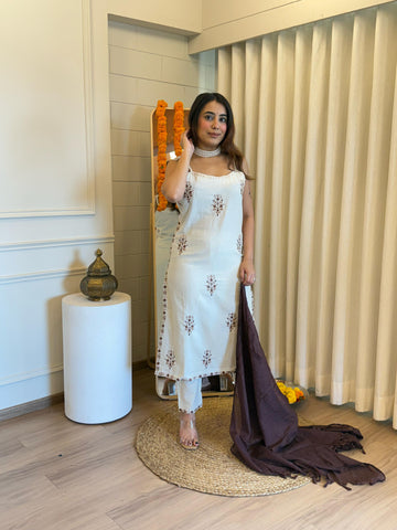 Premium White Dupatta Set for Women – Traditional Look with a Modern Twist