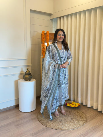 Latest Women's Grey Dupatta Set – A Modern Take on Traditional Outfits