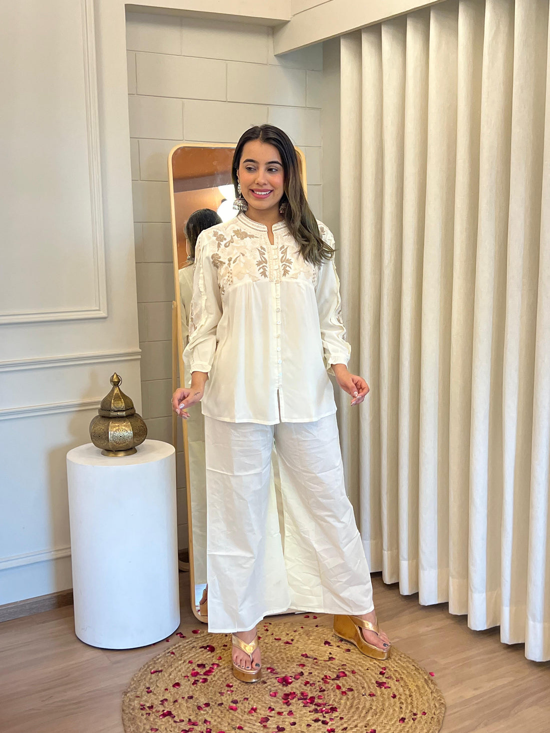 Latest White Short Top for Women – Chic, Modern & Easy-to-Style Fashion