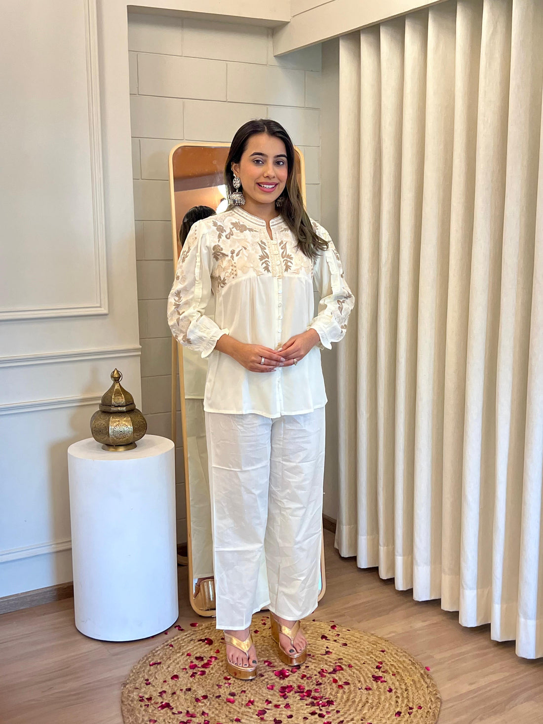 Latest White Short Top for Women – Chic, Modern & Easy-to-Style Fashion