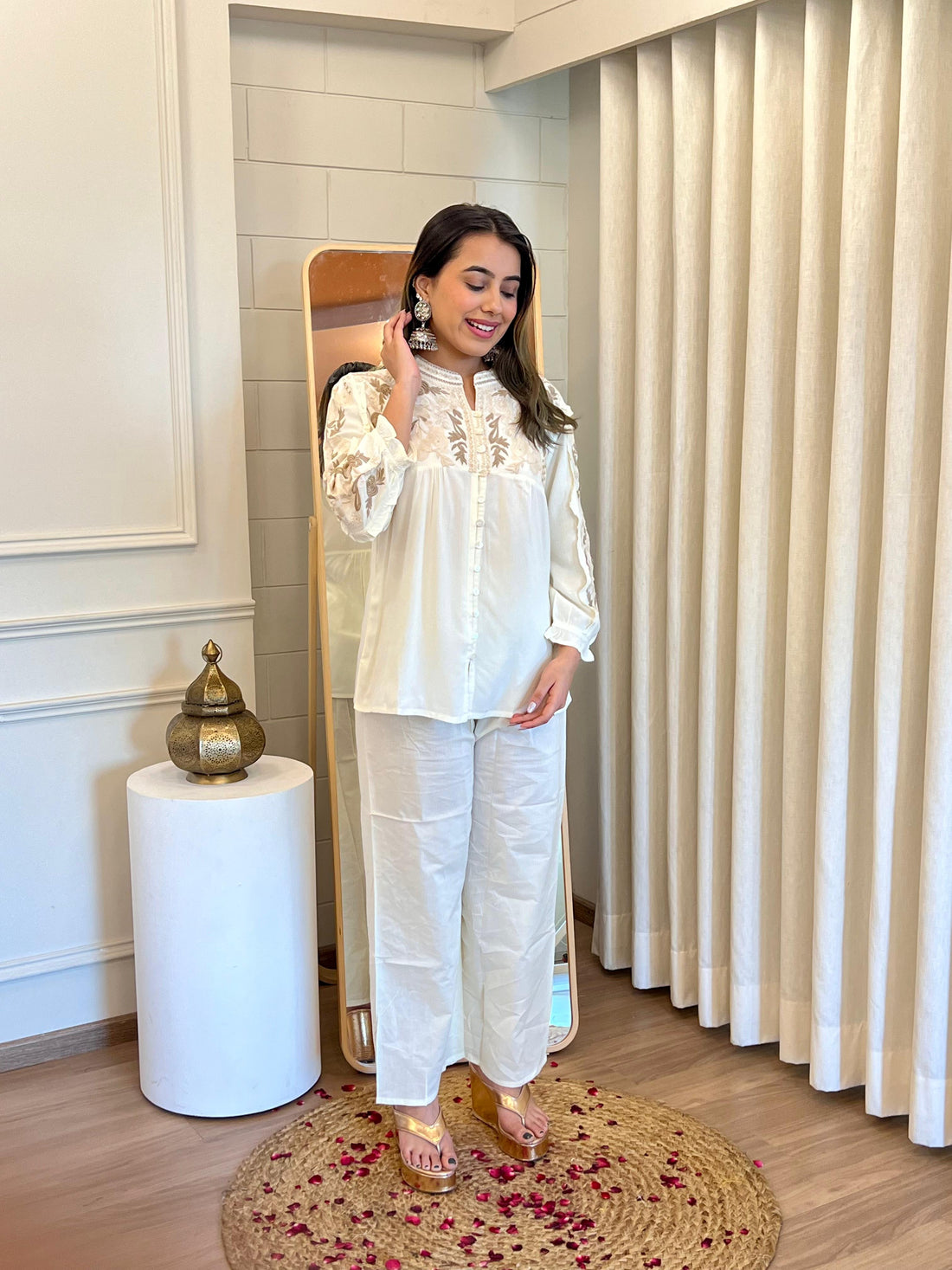 Latest White Short Top for Women – Chic, Modern & Easy-to-Style Fashion