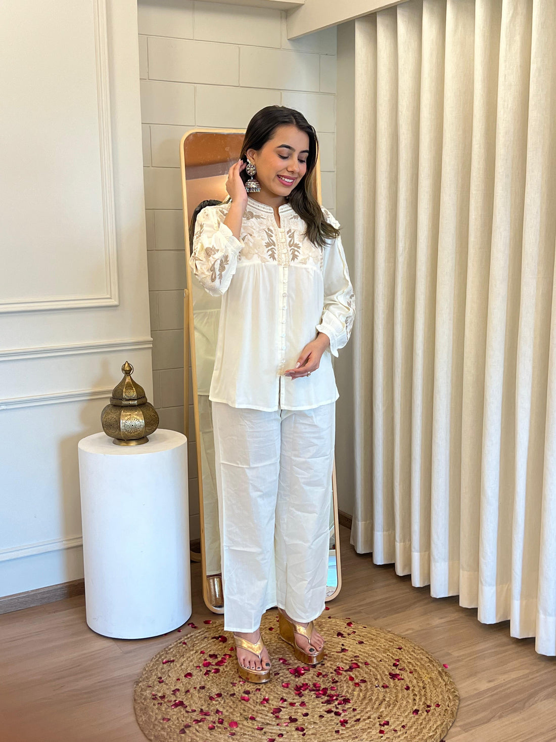 Latest White Short Top for Women – Chic, Modern & Easy-to-Style Fashion