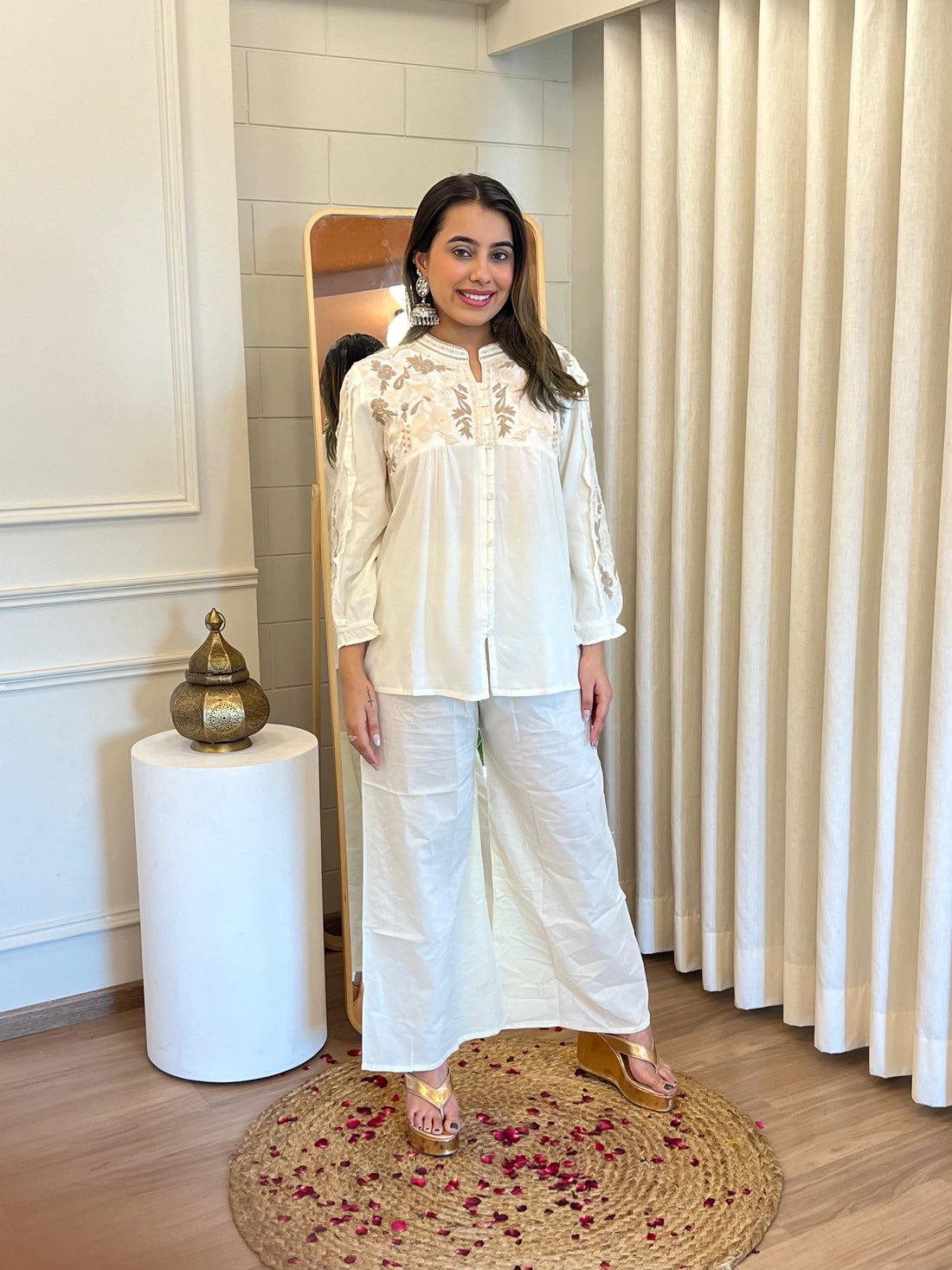 Latest White Short Top for Women – Chic, Modern & Easy-to-Style Fashion