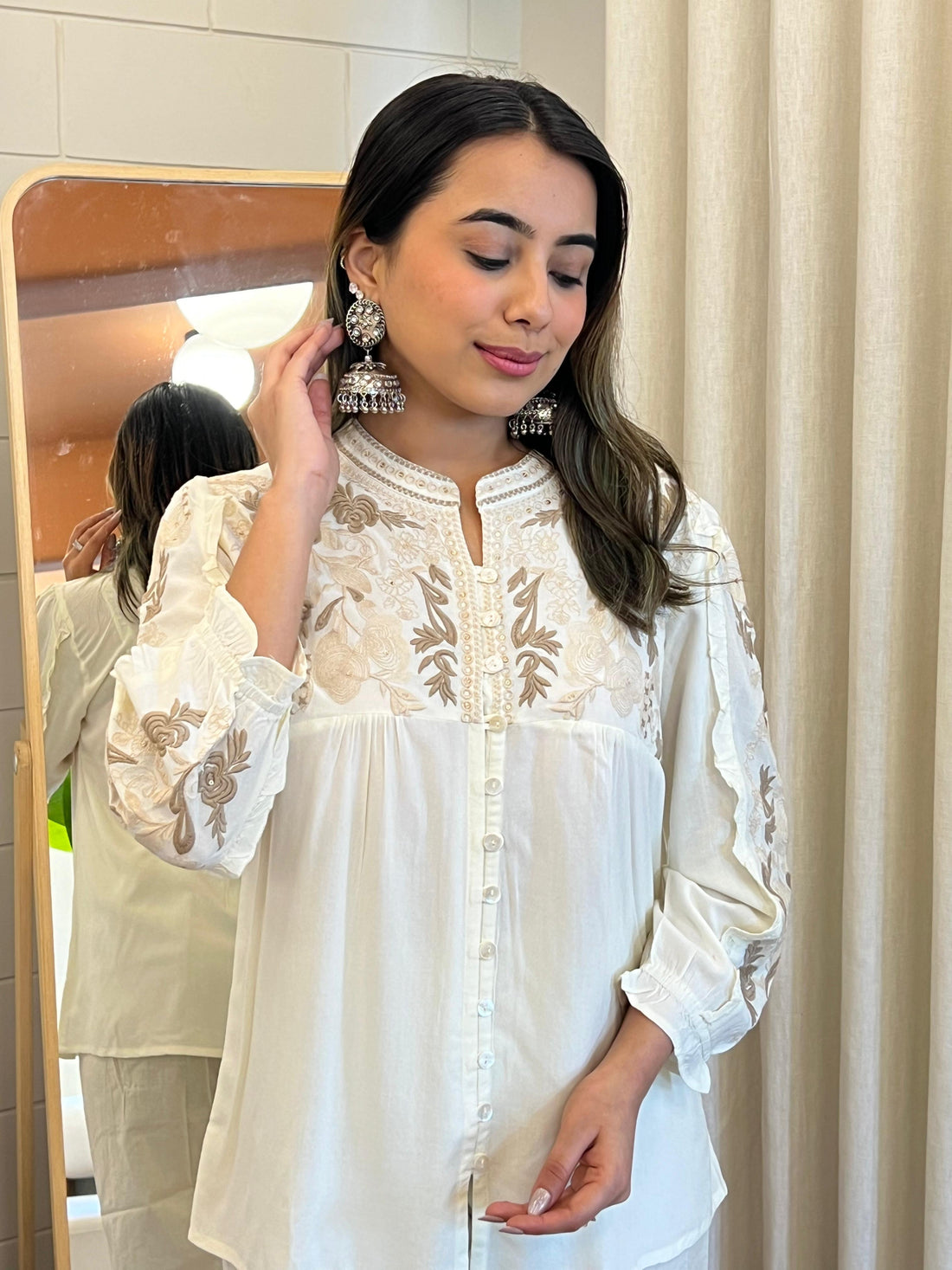 Latest White Short Top for Women – Chic, Modern & Easy-to-Style Fashion
