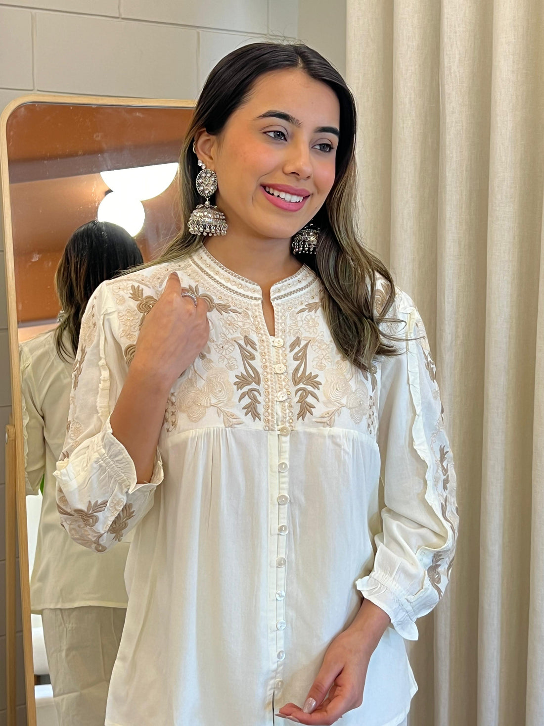 Latest White Short Top for Women – Chic, Modern & Easy-to-Style Fashion