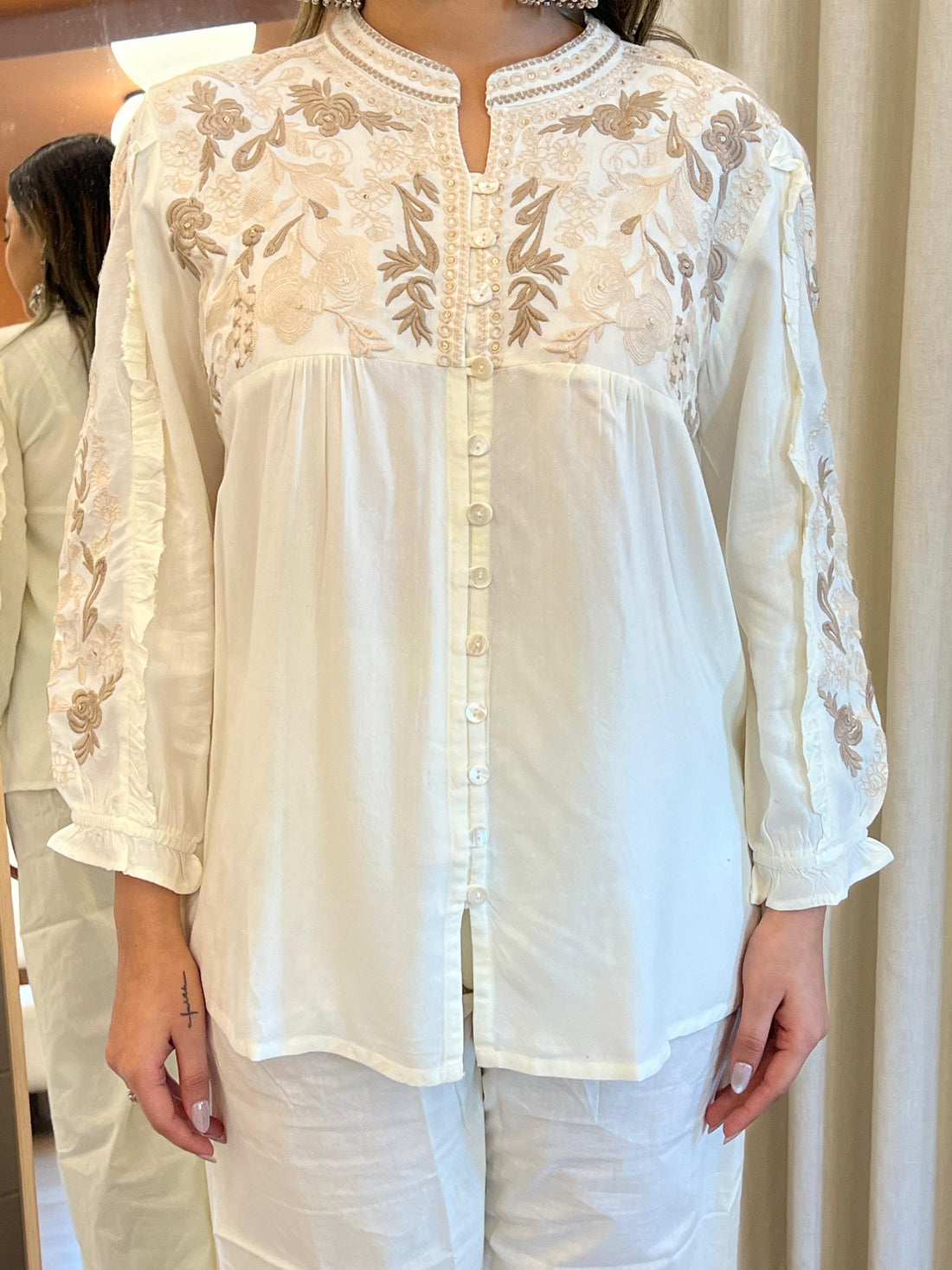 Latest White Short Top for Women – Chic, Modern & Easy-to-Style Fashion