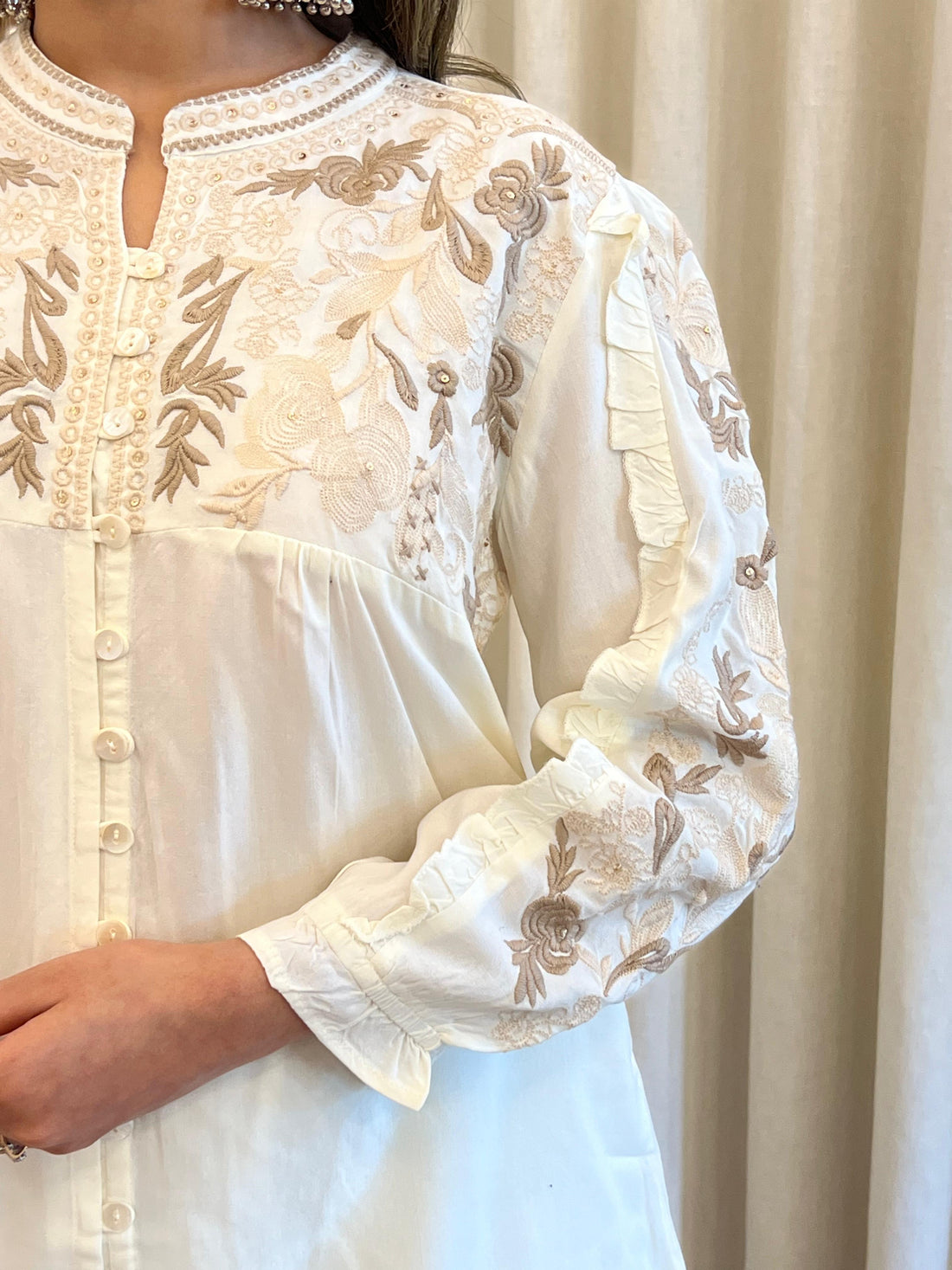 Latest White Short Top for Women – Chic, Modern & Easy-to-Style Fashion